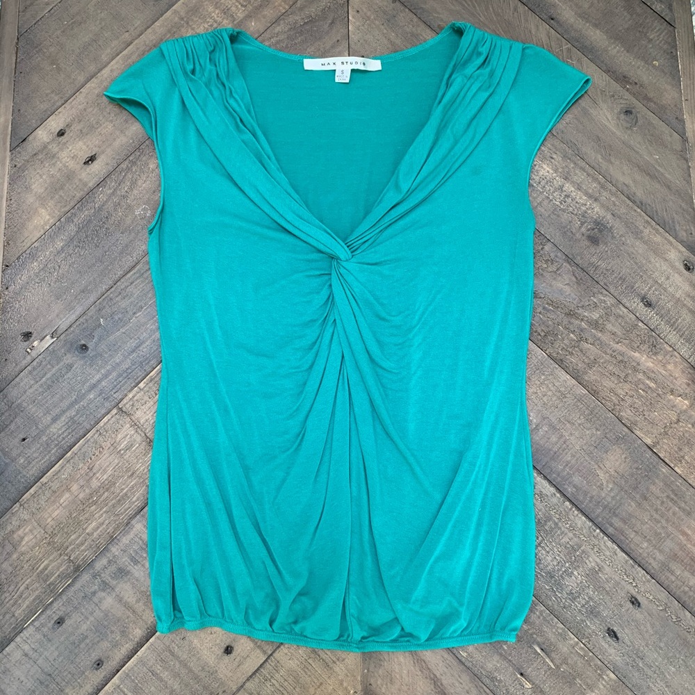 ❤️‍🔥$6 CLEARANCE❤️‍🔥 Max Studio | Twist Front Cap Sleeve Top